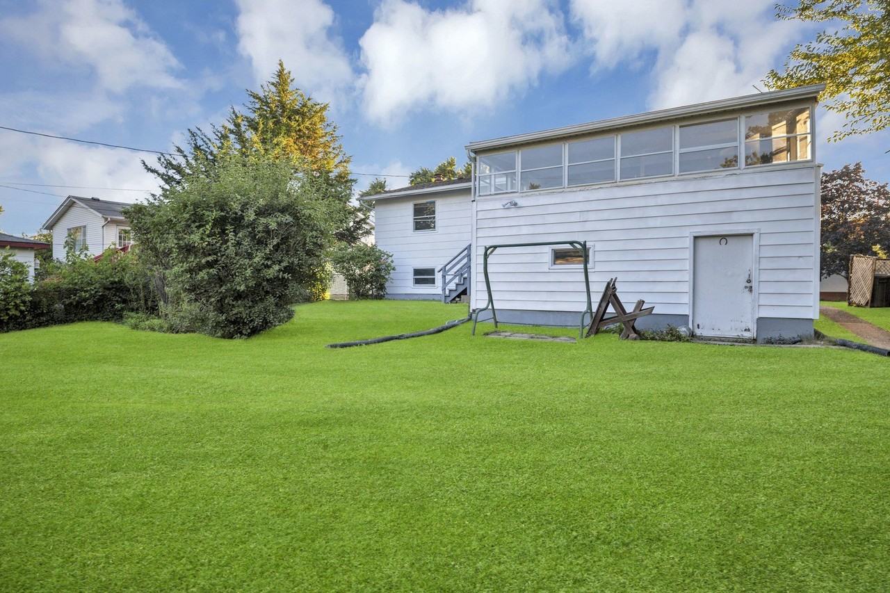 7031 Glenwood Ln - Photo 2 of 35