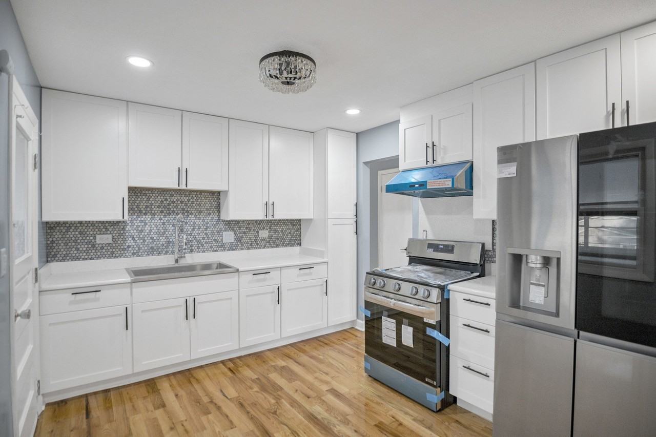 7031 Glenwood Ln - Photo 5 of 35