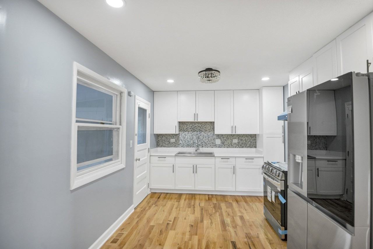 7031 Glenwood Ln - Photo 7 of 35