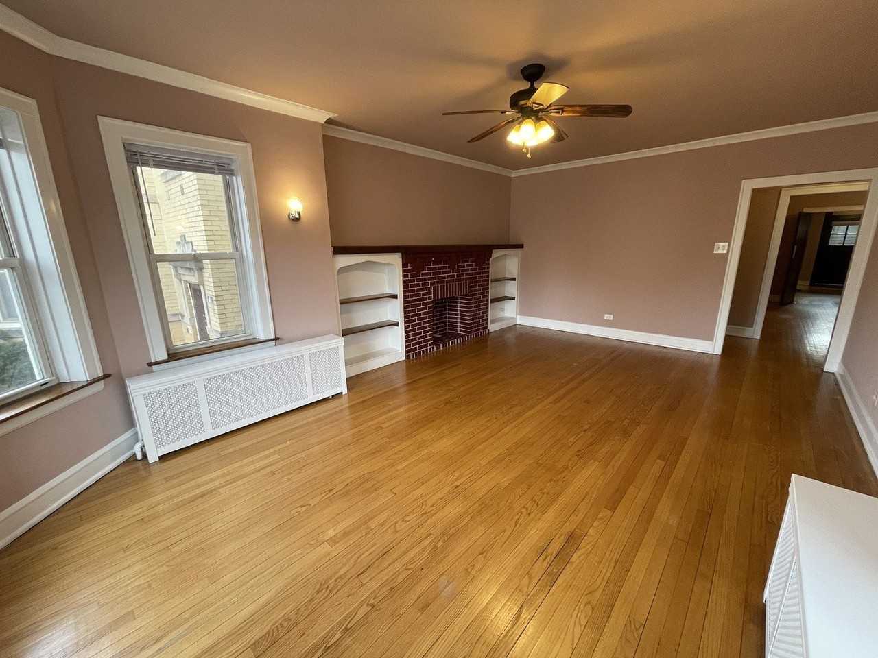 5717 N Artesian Ave Apt 1 #1 - Photo 4 of 23