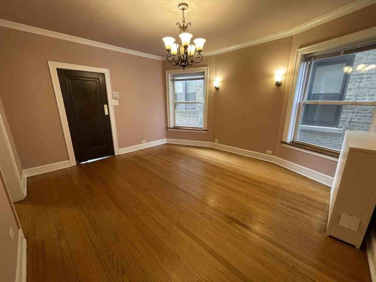 5717 N Artesian Ave Apt 1 #1 - Photo 5 of 23