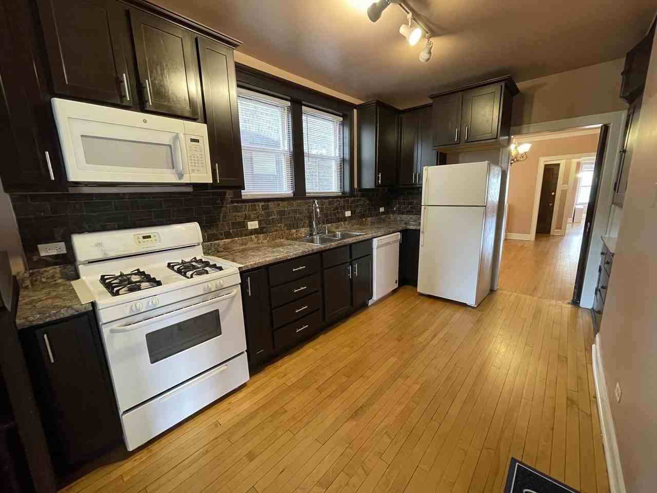 5717 N Artesian Ave Apt 1 #1 - Photo 7 of 23