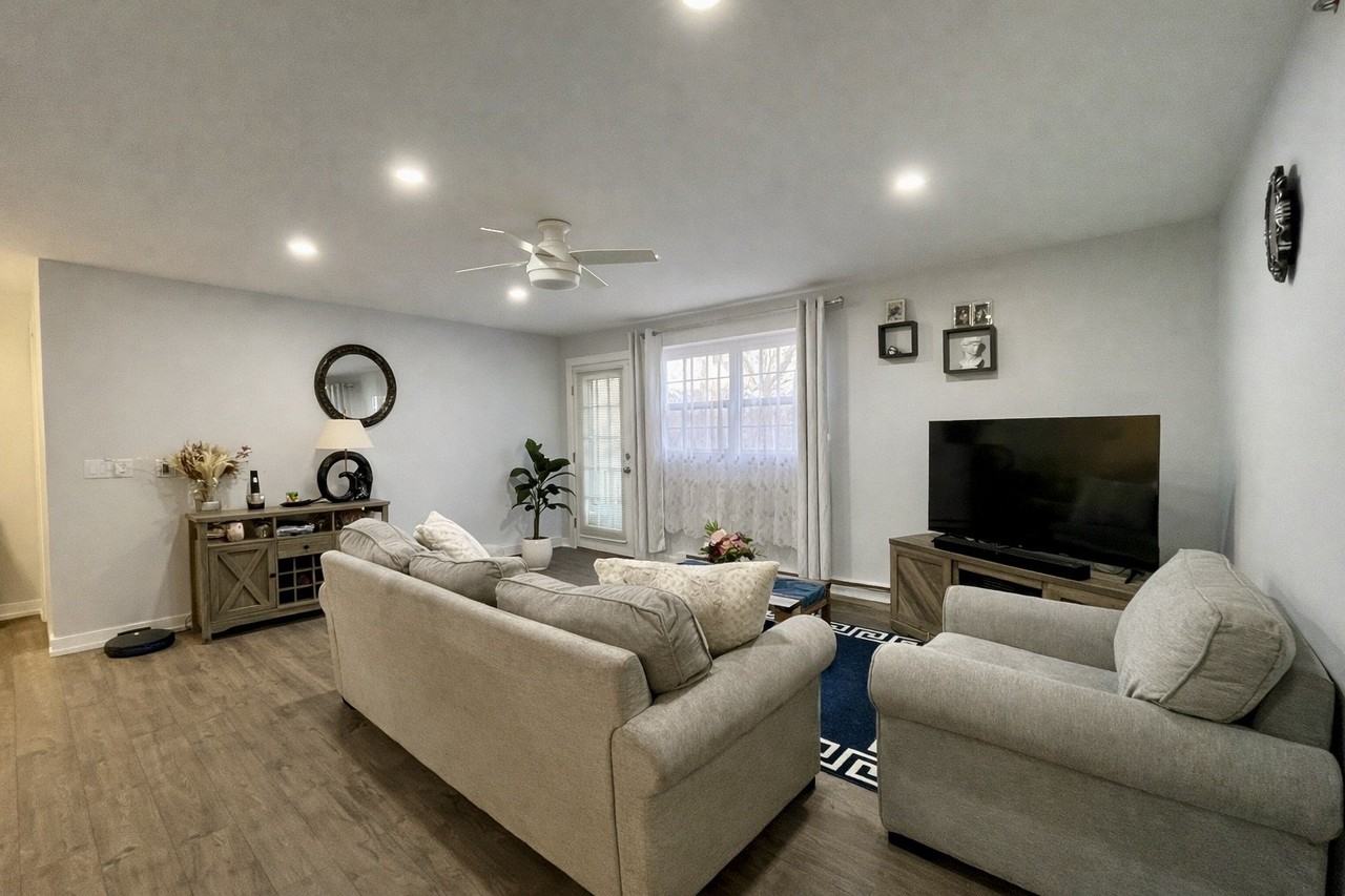 300 Cunat Blvd Apt 2b #2B - Photo 2 of 12