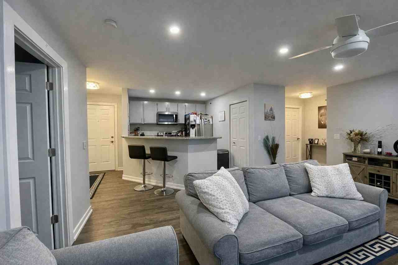 300 Cunat Blvd Apt 2b #2B - Photo 3 of 12