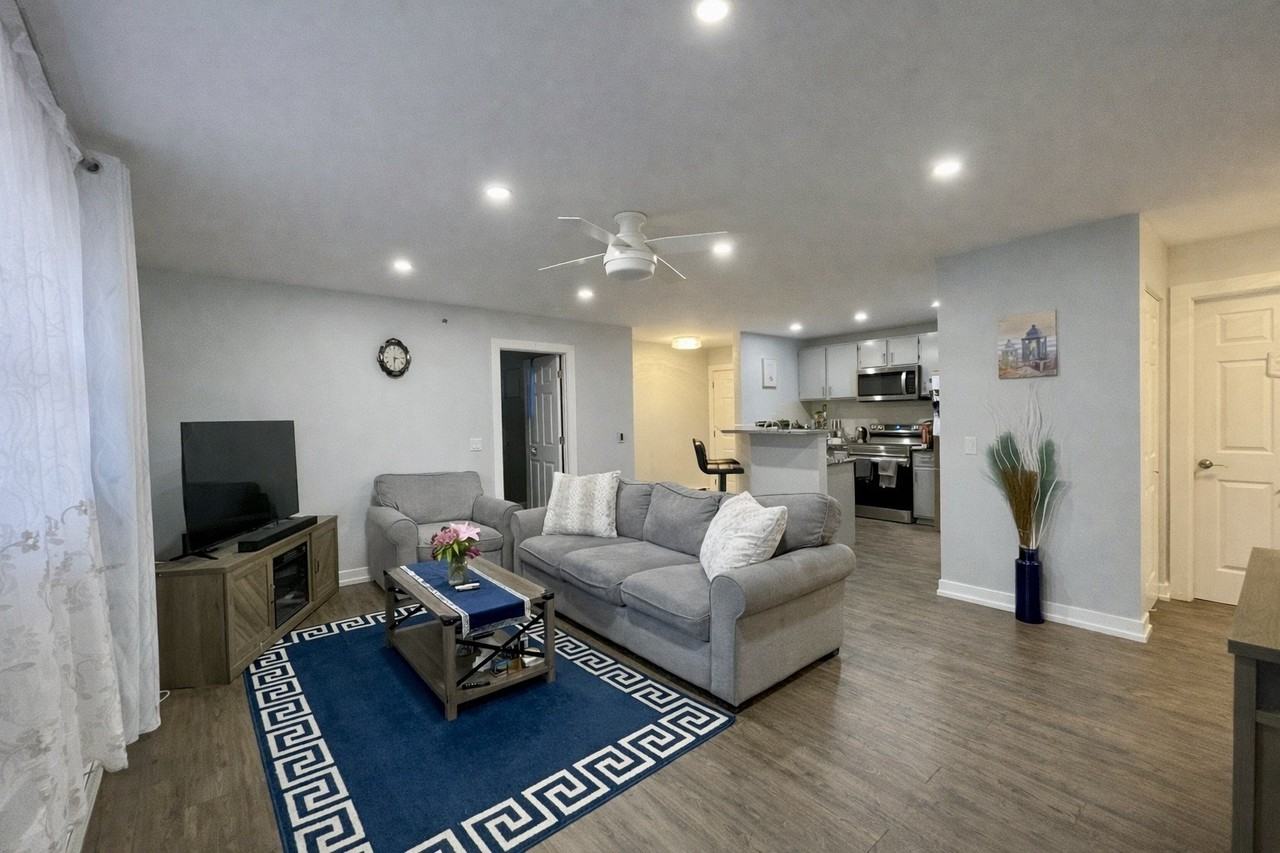 300 Cunat Blvd Apt 2b #2B - Photo 4 of 12