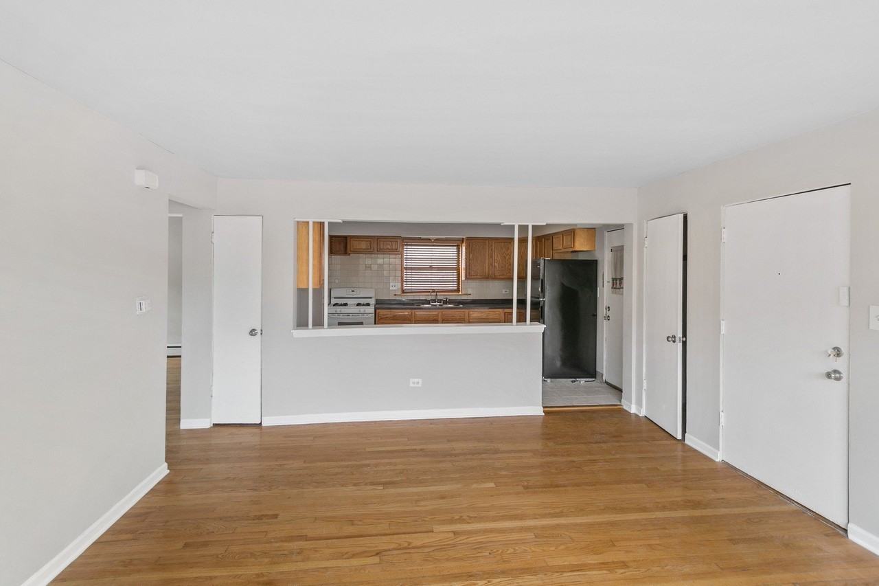 805 N 22nd Ave Apt 5 #5 - Photo 6 of 9