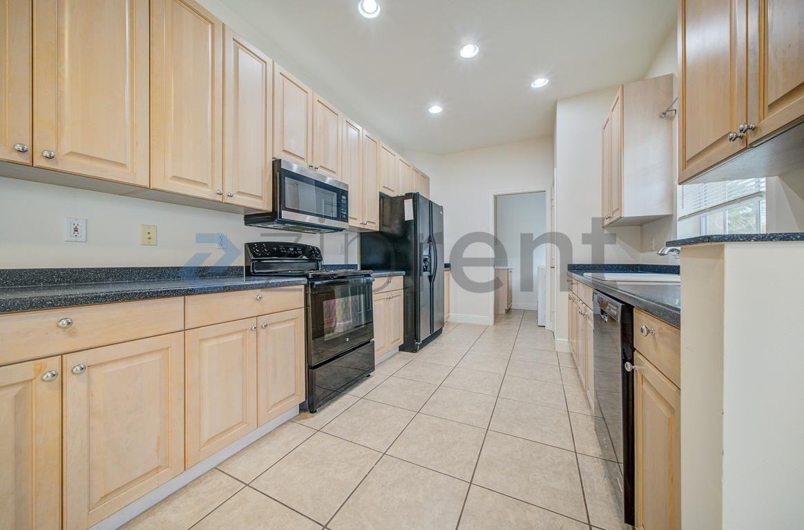 5111 W Hyde Park Ct #201 - Photo 4 of 25