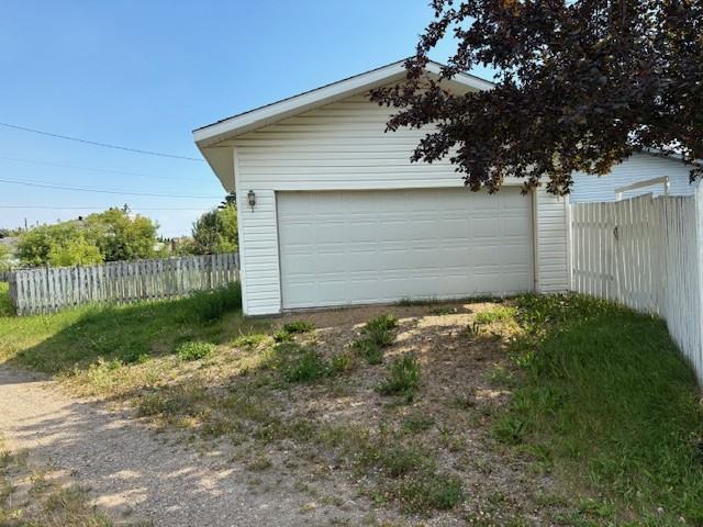 10 9 Street Close #1 - Photo 5 of 23