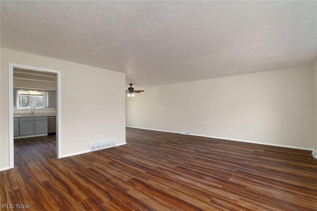 8671 Ashwood Dr - Photo 6 of 28