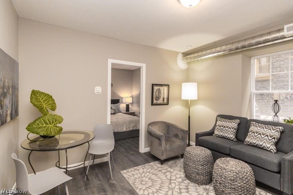 14814 Clifton Blvd Apt 203 #203 - Photo 5 of 9