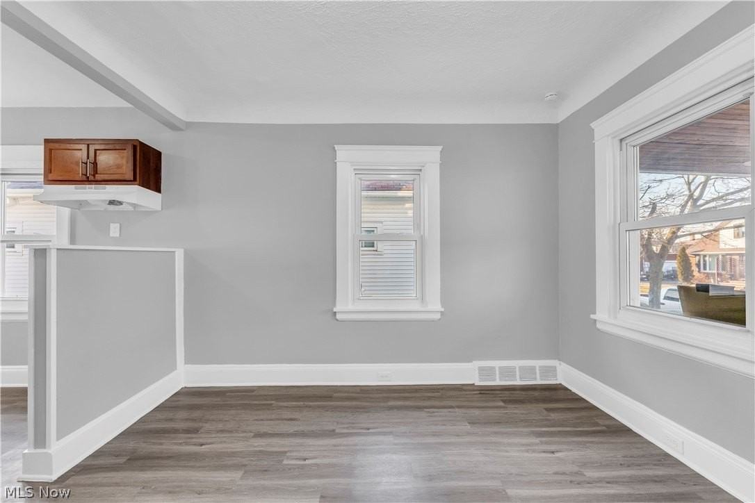 18810 Arrowhead Ave - Photo 6 of 24