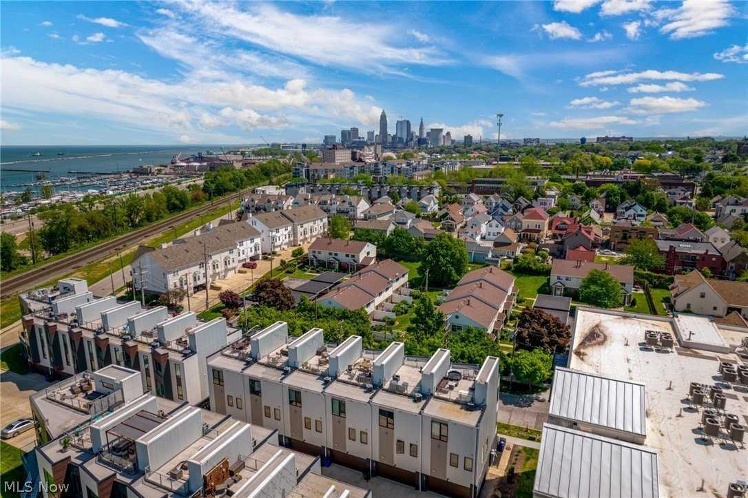 1240 W 70th St - Photo 6 of 35