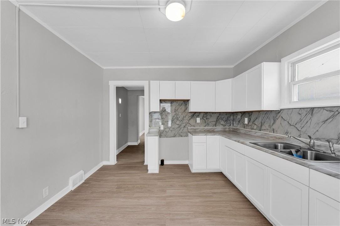 3877 W 31st St - Photo 7 of 32