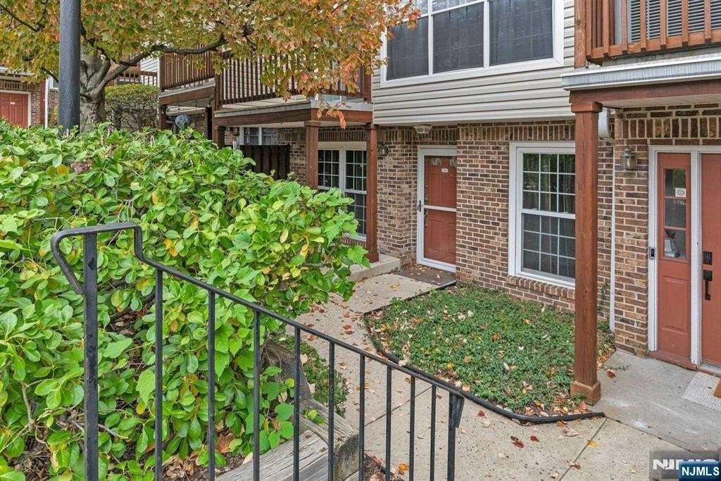 342 Village Ct - Photo 2 of 19