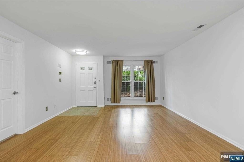 342 Village Ct - Photo 6 of 19