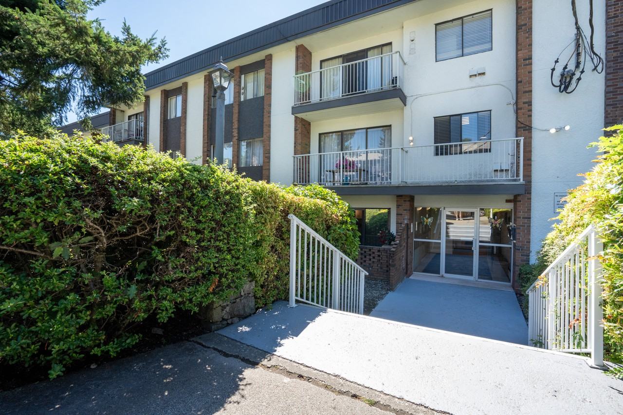 1200 Howie Avenue - Photo 4 of 23