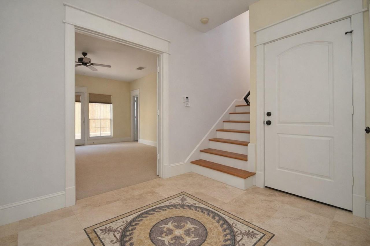 1818 Binz St - Photo 3 of 19