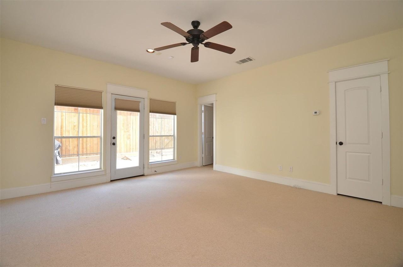 1818 Binz St - Photo 4 of 19