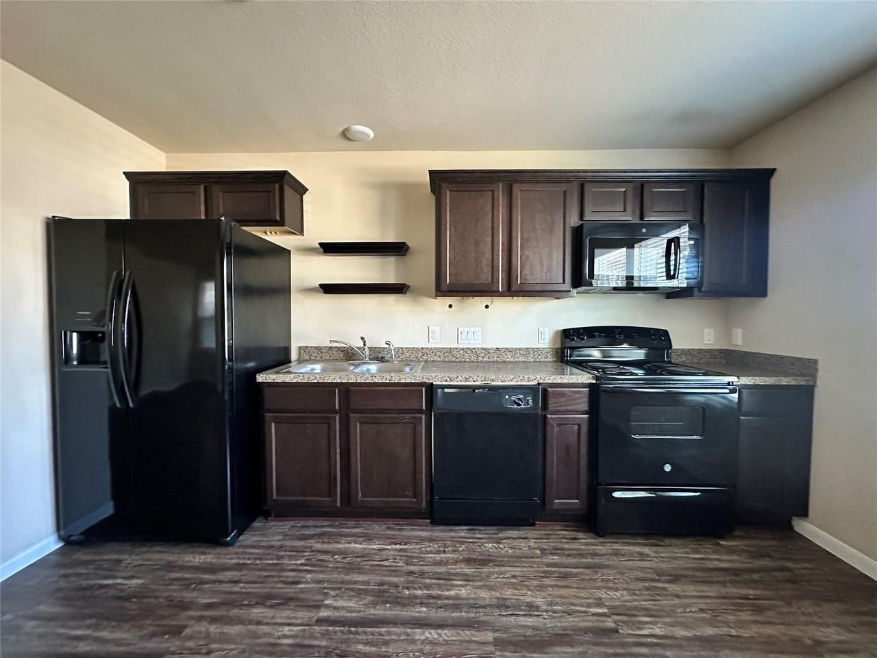 16697 E Hammon - Photo 4 of 21