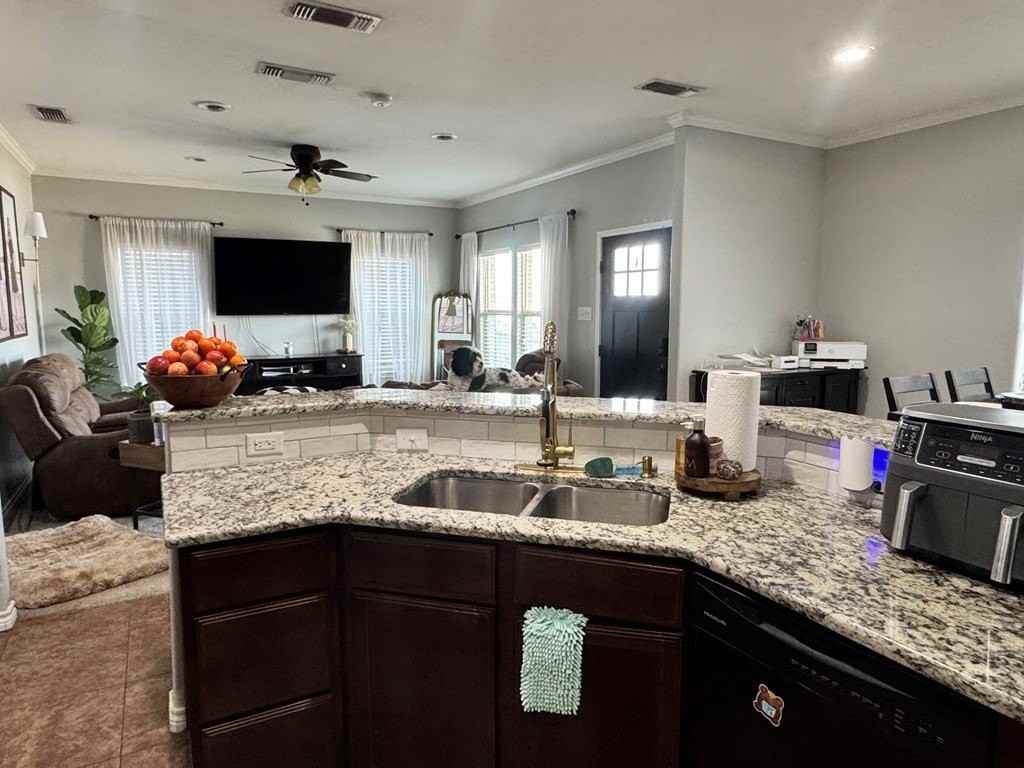 405 Nw 13th St - Photo 4 of 16