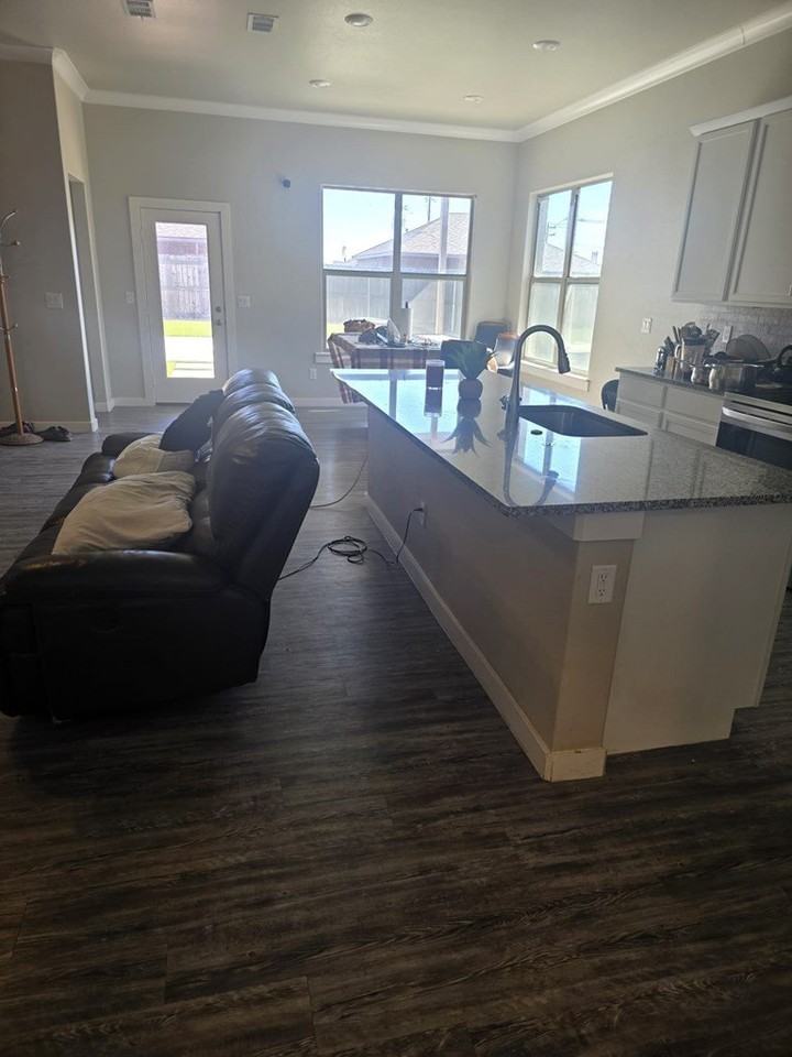 1102 Canal St - Photo 4 of 8