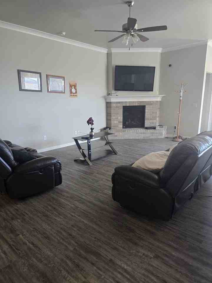 1102 Canal St - Photo 5 of 8