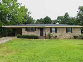 featured image of 207 Dale Dr