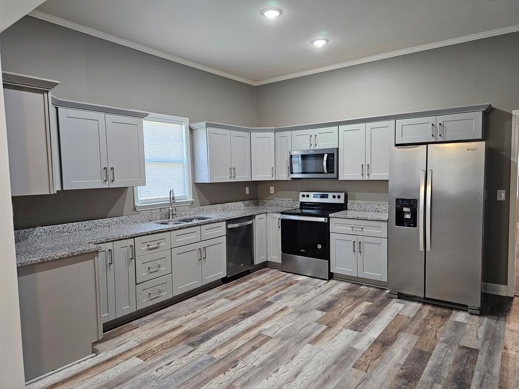 111 W Fairview Ave - Photo 3 of 11