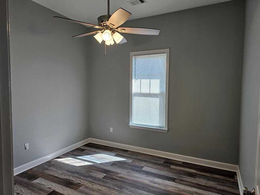 111 W Fairview Ave - Photo 7 of 11