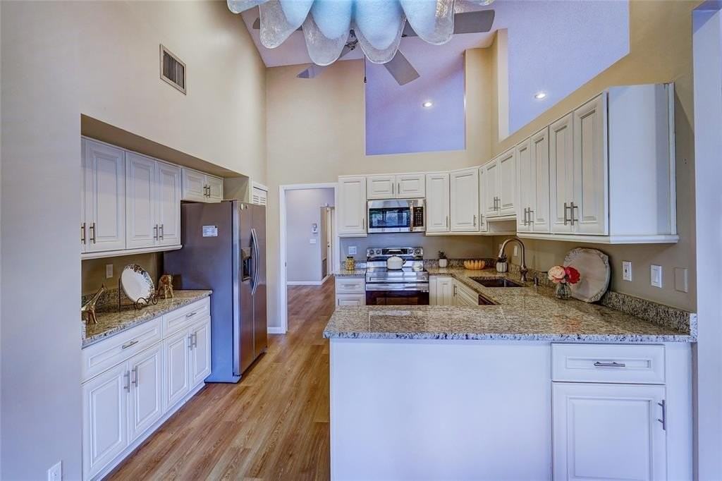 7004 Golf Pointe Cir - Photo 4 of 27