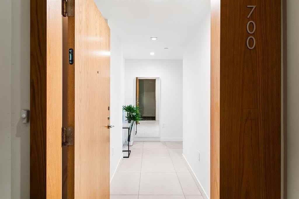 401 N Birch Rd #700 - Photo 2 of 33