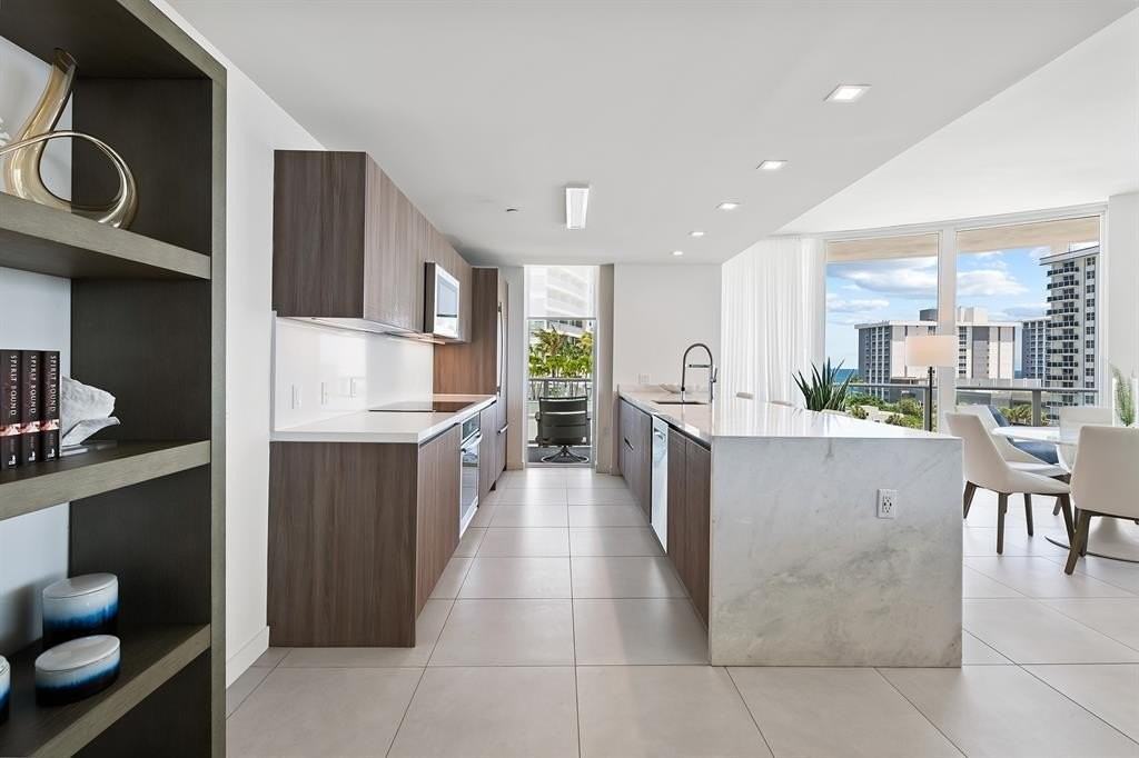 401 N Birch Rd #700 - Photo 7 of 33