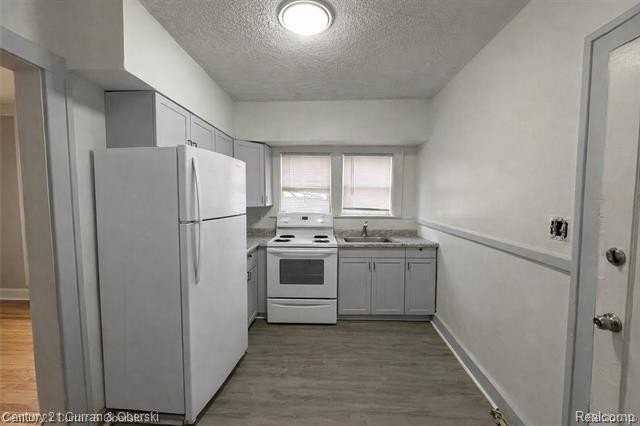 2327 Sturtevant St - Photo 5 of 13