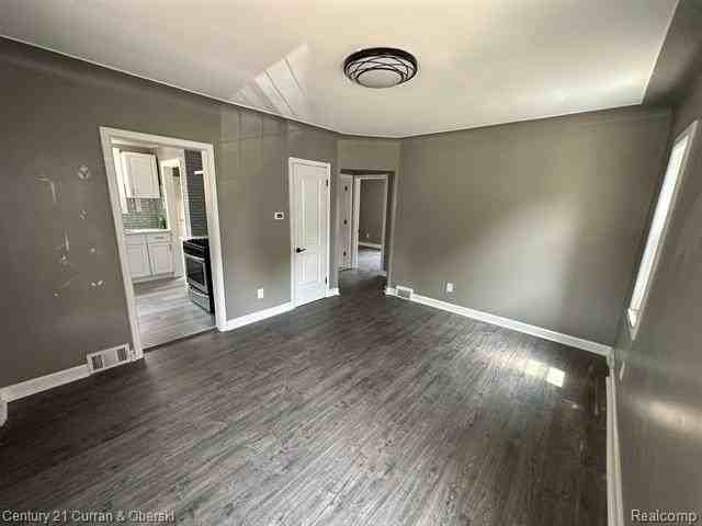 1800 N York St - Photo 2 of 8