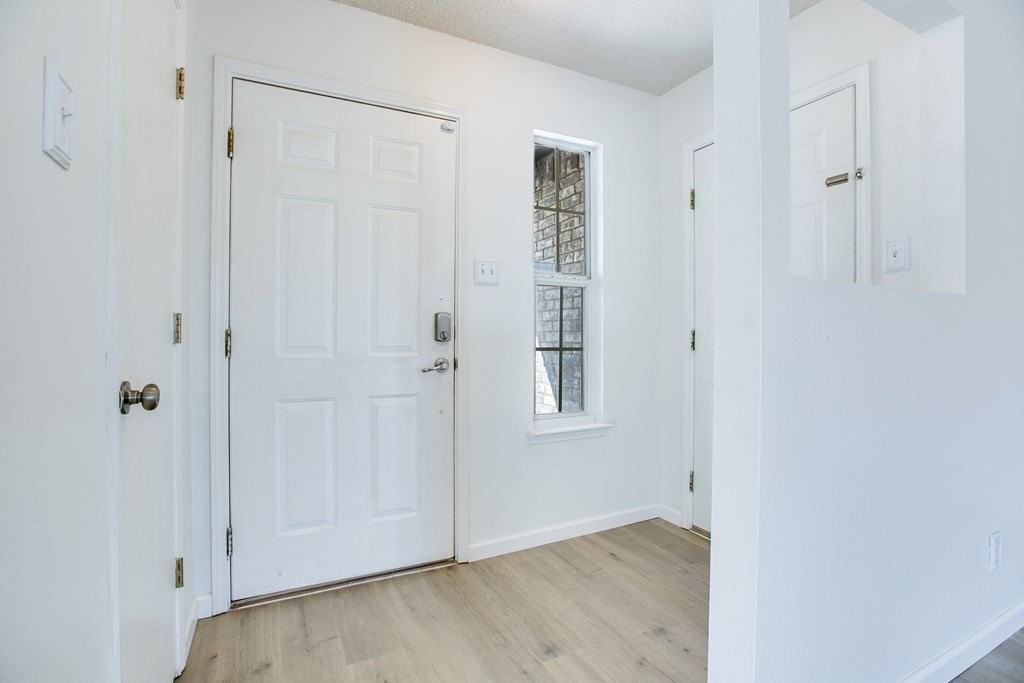 1220 James Ln - Photo 6 of 27