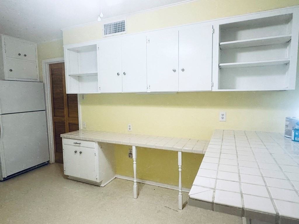 2640 Colorado Ave - Photo 3 of 14