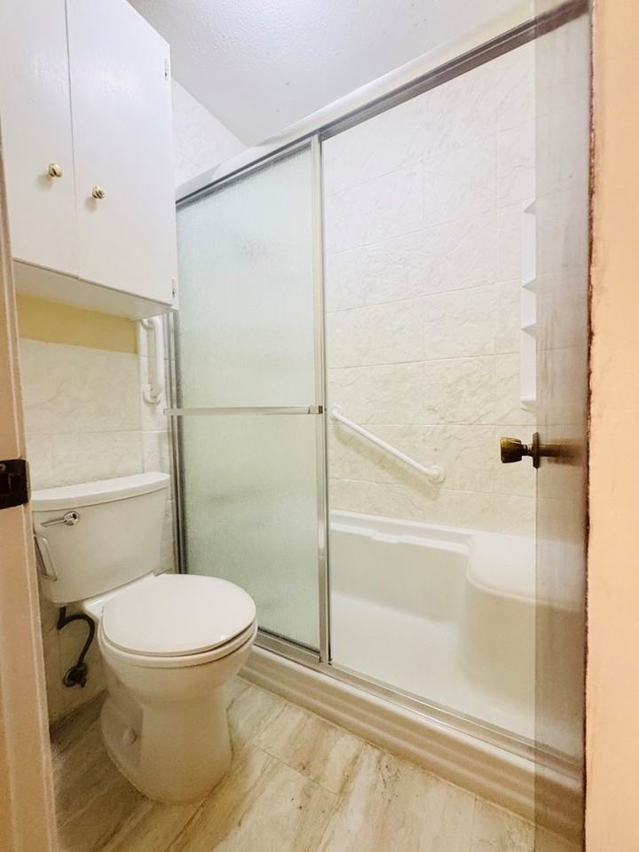 2640 Colorado Ave - Photo 5 of 14