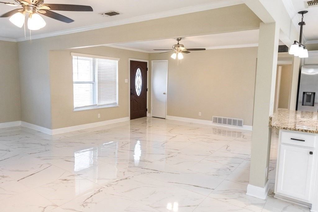 2779 Notre Dame Ave - Photo 4 of 21