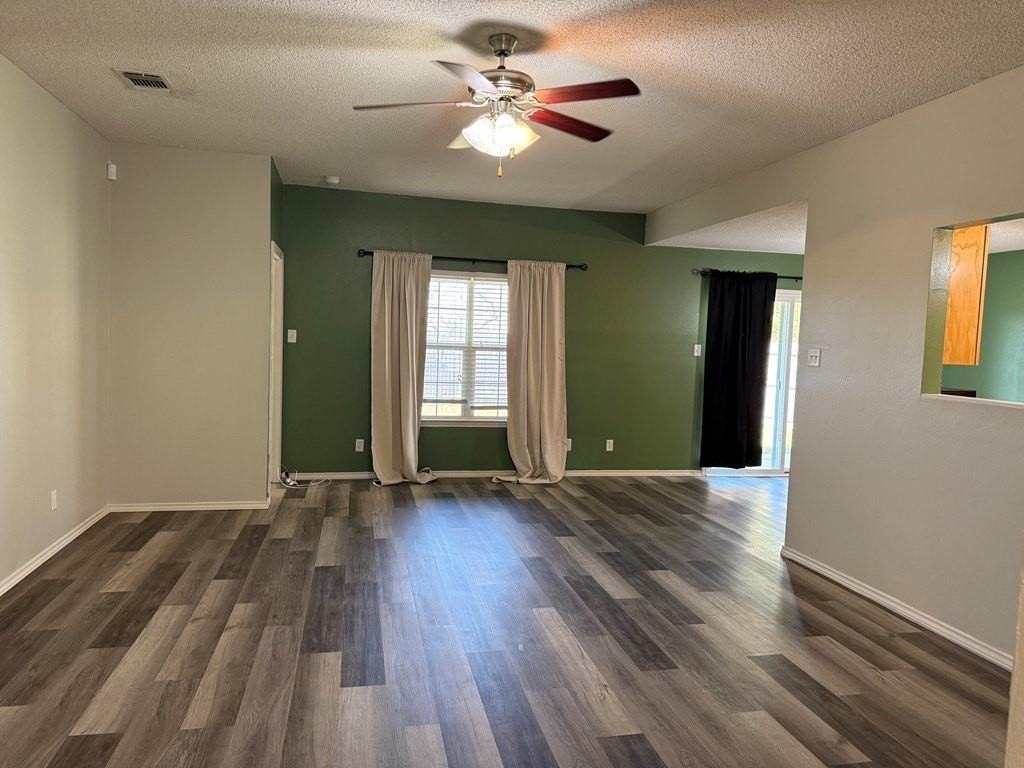 1211 Elmo Ln - Photo 2 of 11