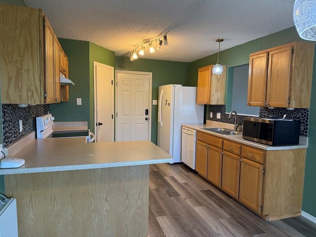 1211 Elmo Ln - Photo 4 of 11