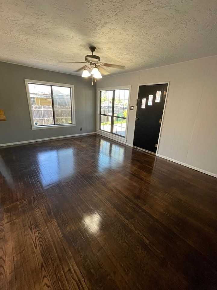 711 N Monroe St - Photo 4 of 16