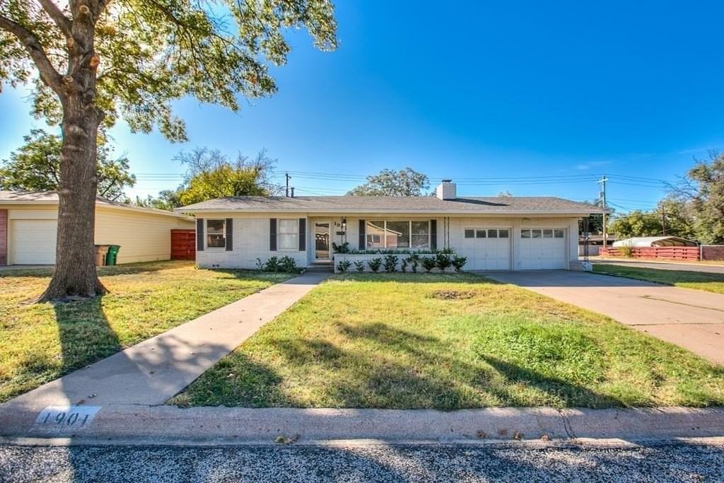 1901 Dena Dr - Photo 2 of 31