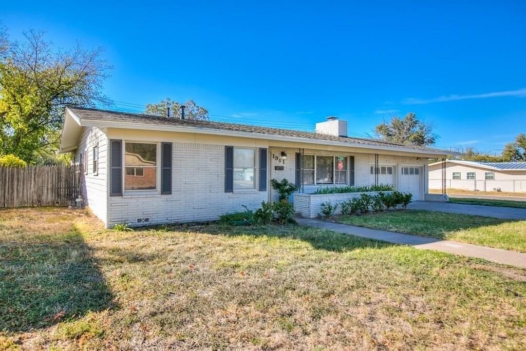 1901 Dena Dr - Photo 3 of 31