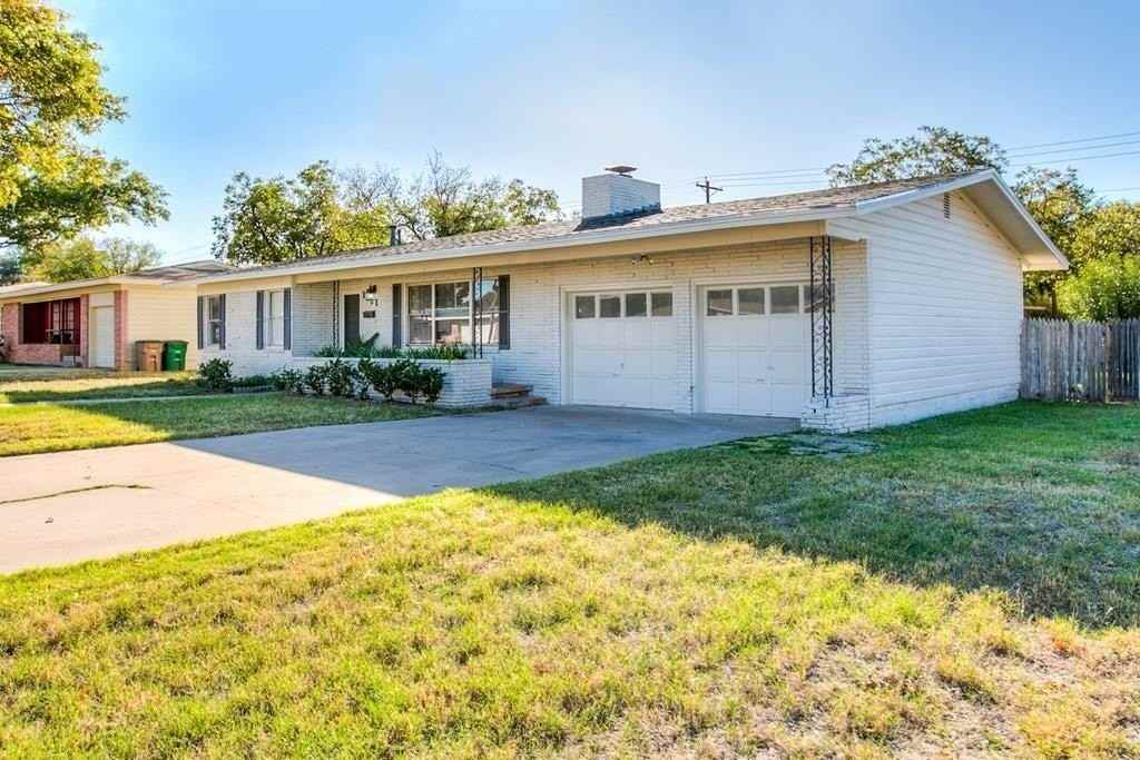 1901 Dena Dr - Photo 4 of 31