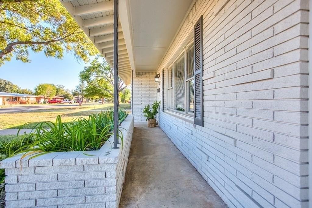 1901 Dena Dr - Photo 5 of 31