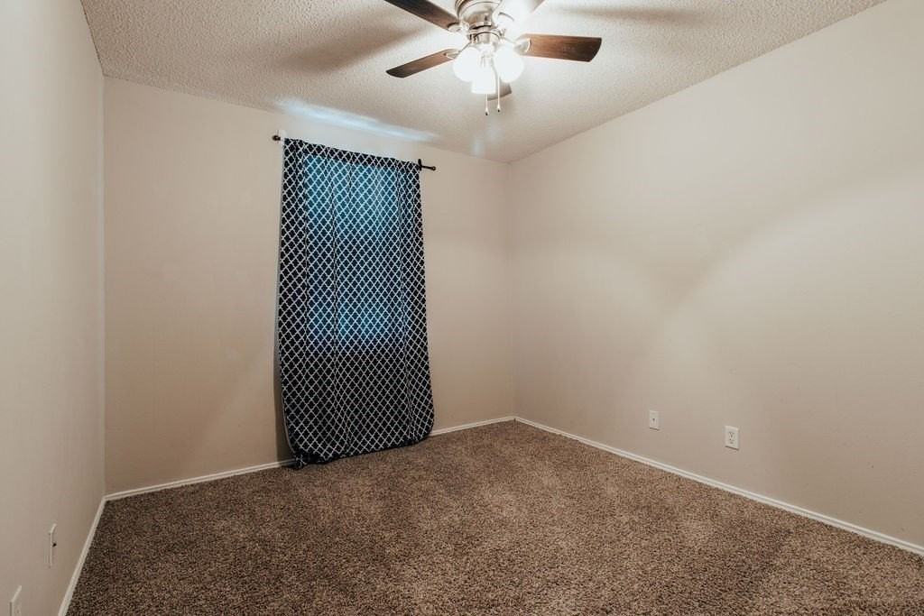 1227 Henry Ln - Photo 4 of 19