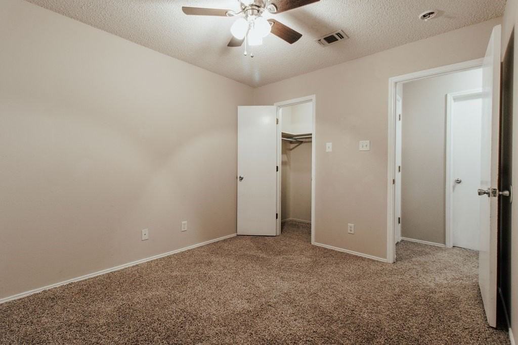 1227 Henry Ln - Photo 5 of 19