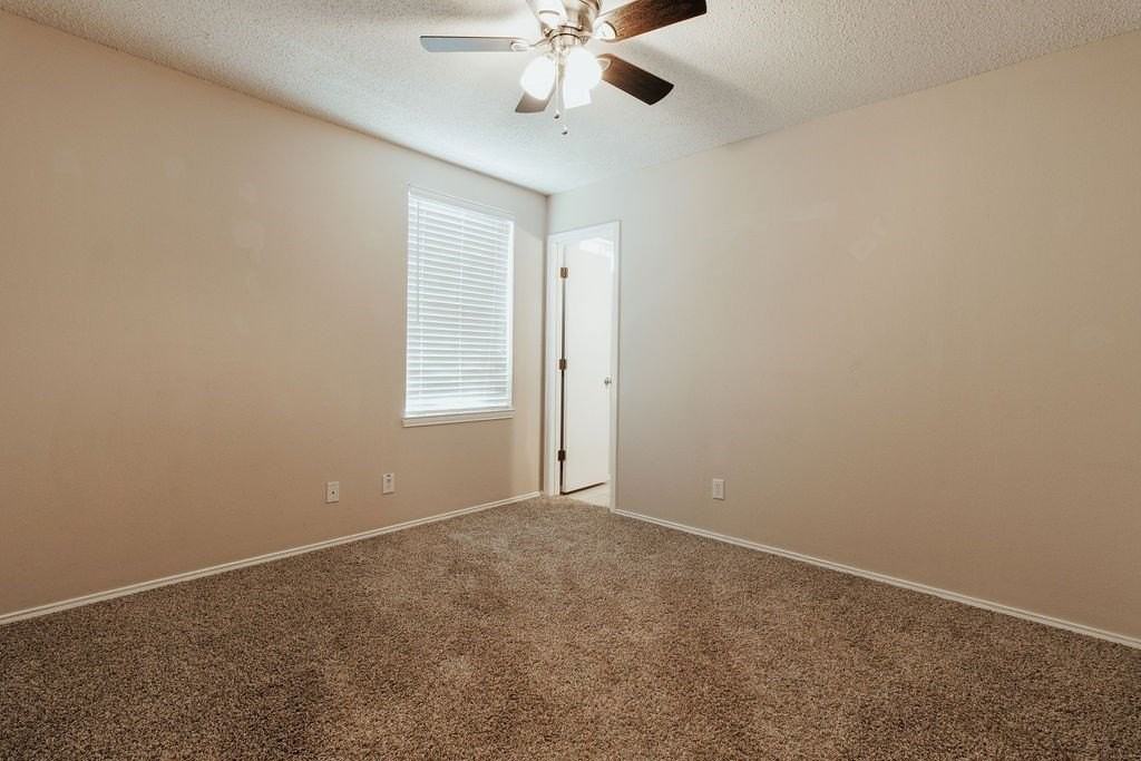 1227 Henry Ln - Photo 6 of 19