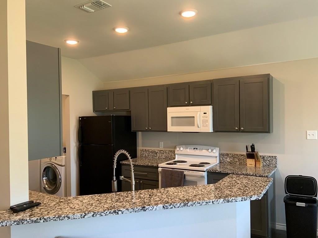 2721 Coleman St - Photo 3 of 14