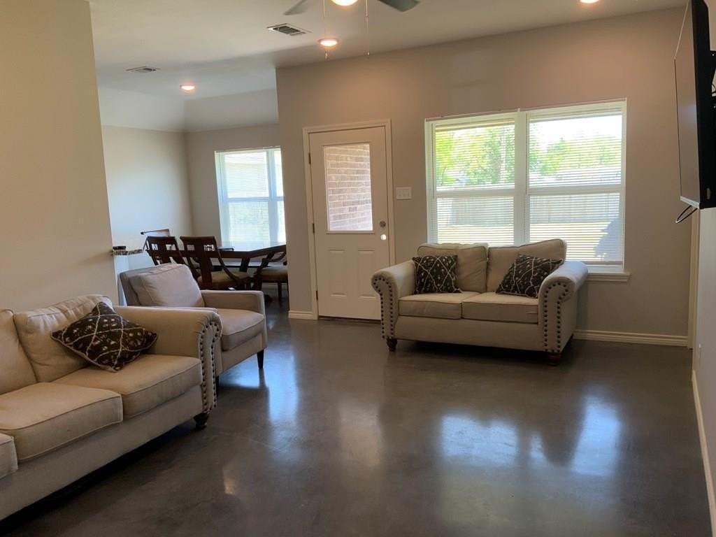 2721 Coleman St - Photo 5 of 14